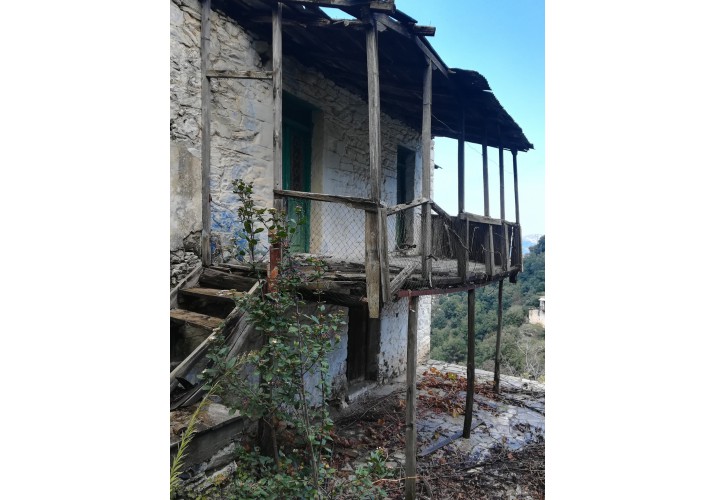 Χαγιάτι στην είσοδο κατοικίας