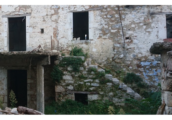 Σκάλα Οικίας Πέρρου με Ορθογωνική Εσοχή
