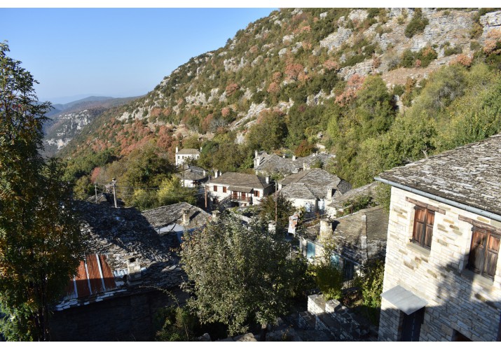 Εικόνα μέσα από τον οικισμό