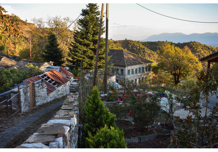 Εικόνα Σχολής από τον δρόμο