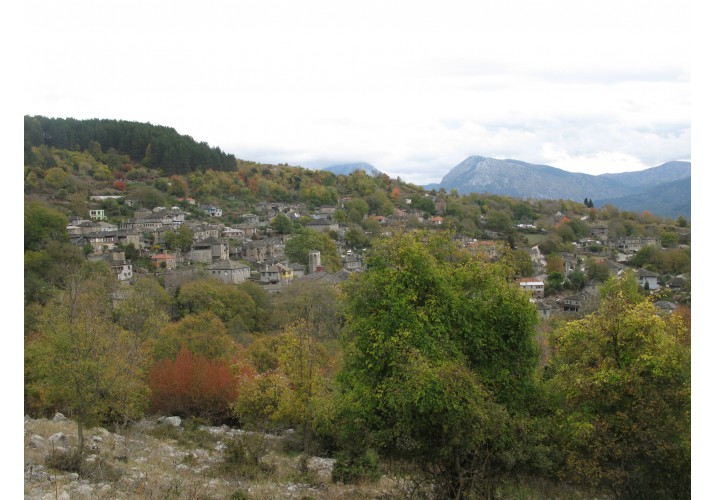 Άποψη Τσεπελόβου από το μονοπάτι προς Καπέσοβο