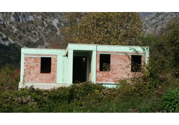 Ημιτελές κτίριο με θερμομόνωση