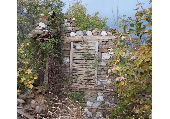 Παράδειγμα ξύλινου κουφώματος σε κακή κατάσταση