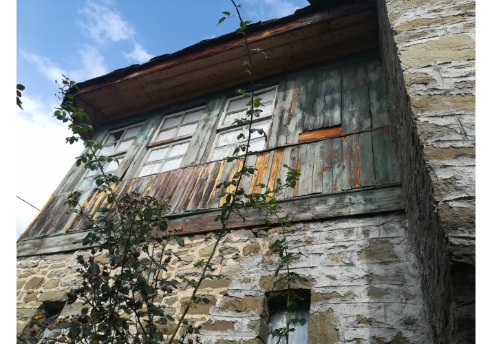 Παράδειγμα μπαγδατότοιχου σε μέτρια κατάσταση