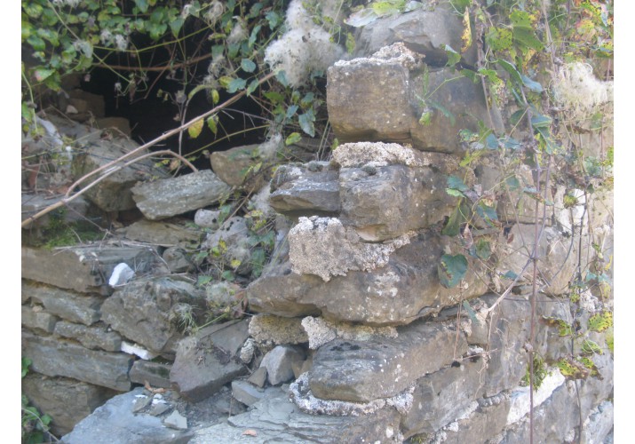 Παράδειγμα χρήσης τσιμέντου ως συνδετικό κονίαμα μεταξύ των λίθων