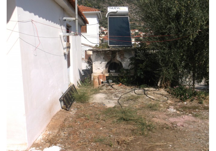 Φούρνος σε αυλή κατοικίας