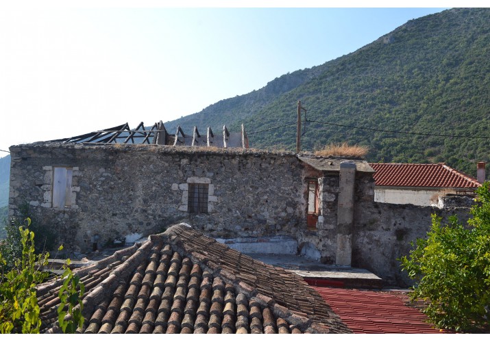 Κατεστραμένη στέγη