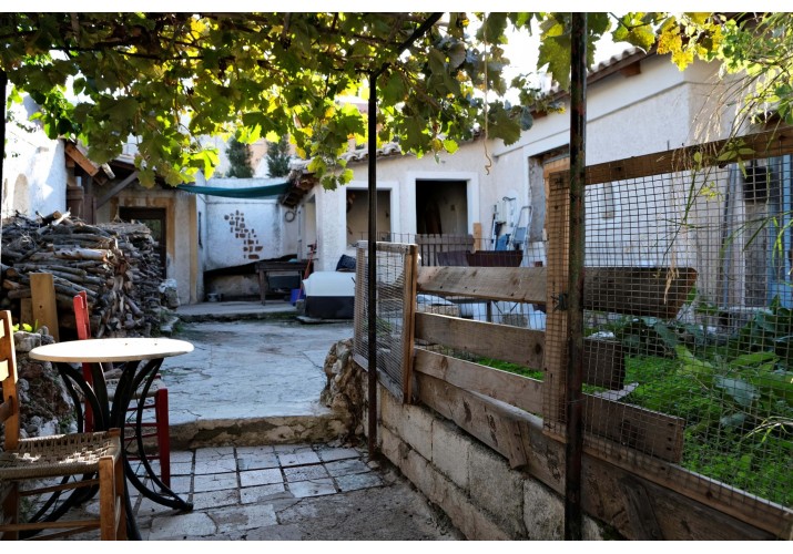 Άποψη από αυλή