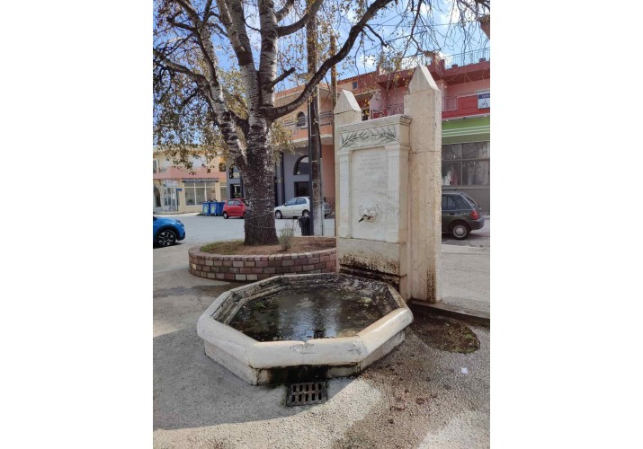 Φωτογραφία κρήνης στην πλατεία Γιασεμιού