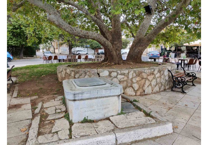 Φωτογραφία πηγαδιού σε πλατεία