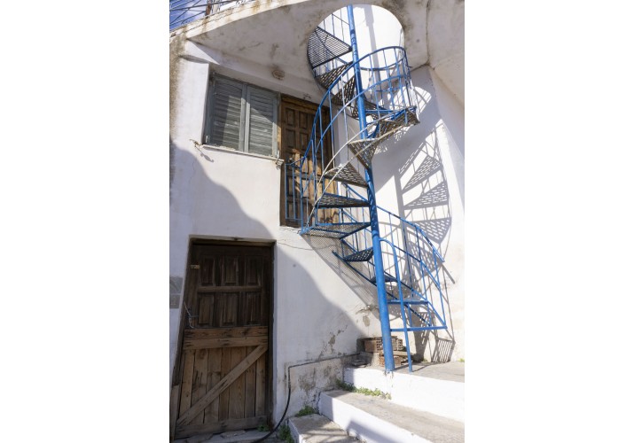Προσθήκη εξωτερικών σκαλών για την κάλυψη των αναγκών πρόσθετων ορόφων