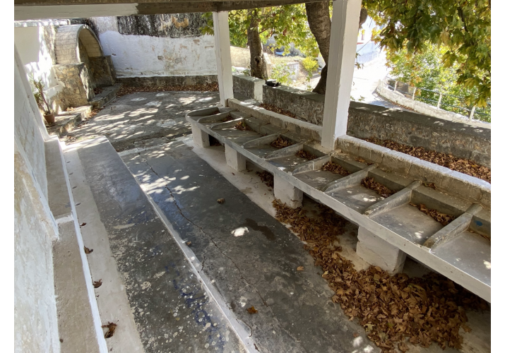 Η Βρύση και το πρώην πλυσταριό του χωριού