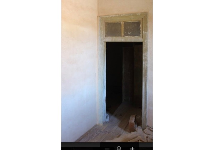 Εσωτερική πόρτα ορόφου κτιρίου 14