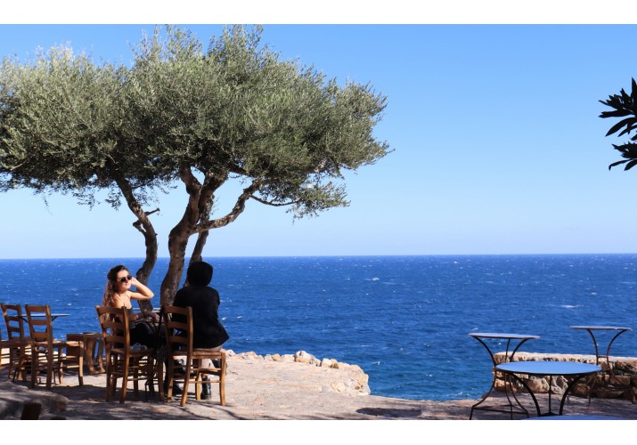 Πλάτωμα μεγάλου υψομέτρου απομακρυσμένο από τον κύριο δρόμο του οικισμού