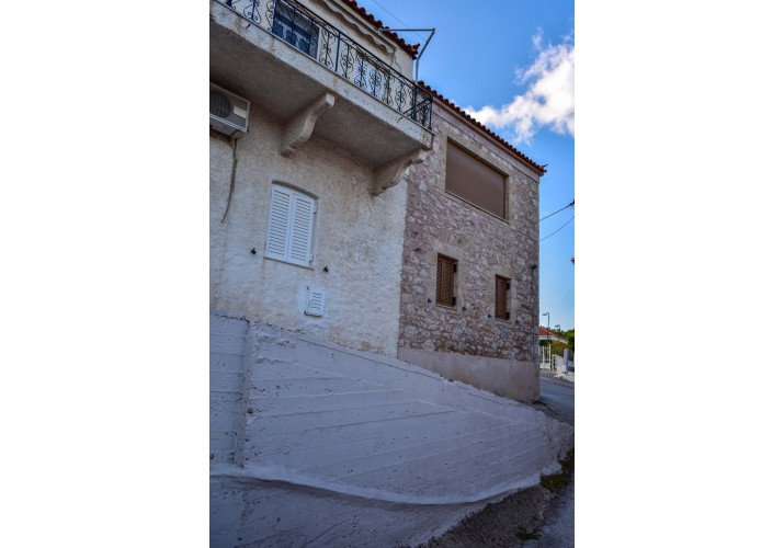 Οικία Ε Αναπτύγματος 2, Χαρακτηριστική λόγω μεγάλου Ανοίγματος (Άκρη Δεξιά)