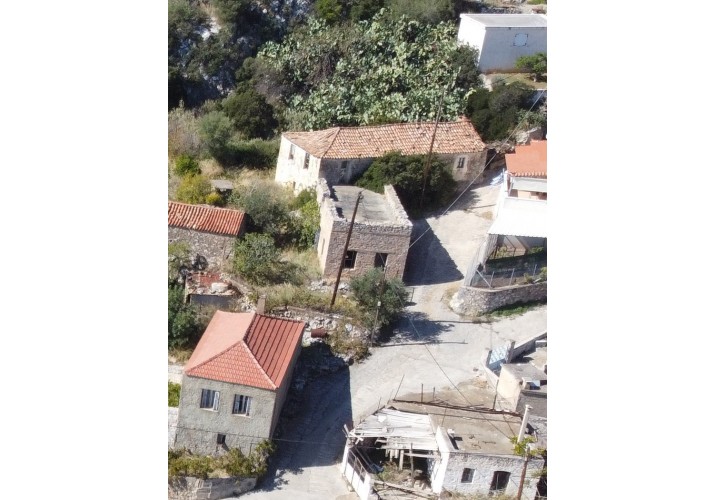 Αεροφωτογραφία Ερειπίου Τρίχωρου (Ανάδειξη Έντονης Γωνίας με γειτονικό Κτίσμα)
