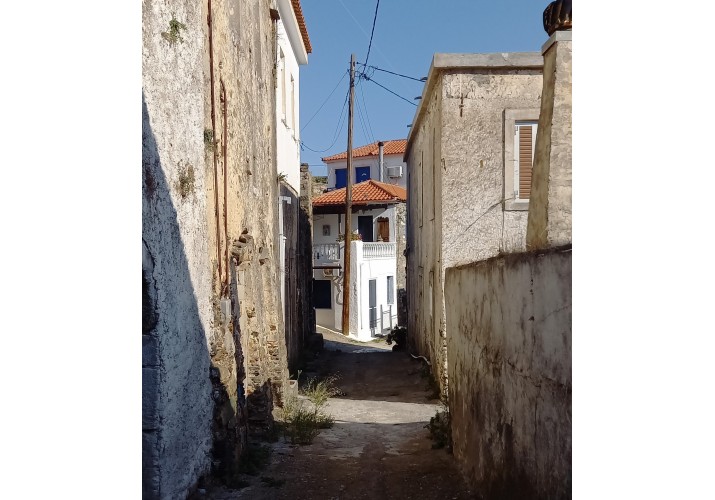 Παλιό ασφαλτοστρωμένο δρομάκι