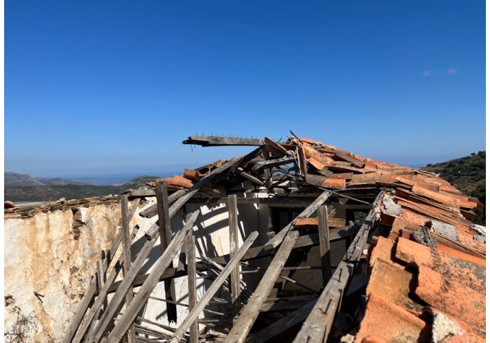 Πεσμένη στέγη 