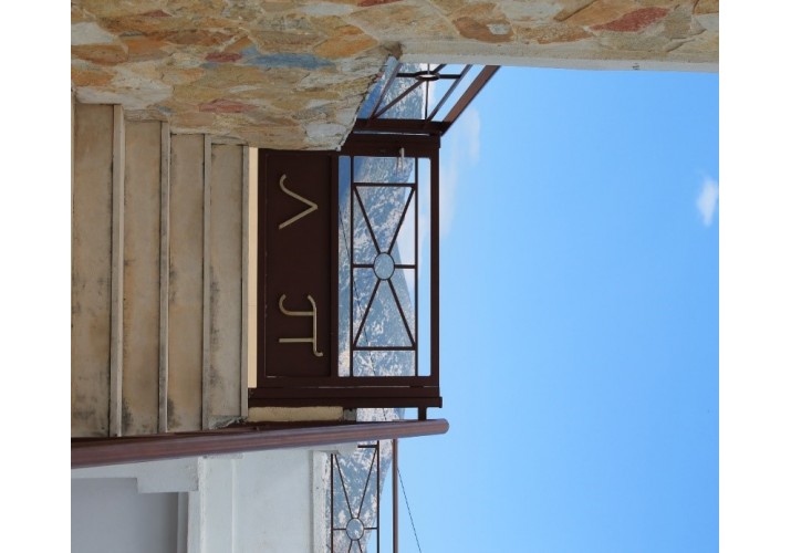 Καγκελόπορτα με αρχικά ονόματος κατοίκου (3)