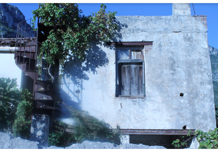 Ρωγμές και φθορά στην τοιχοποιία