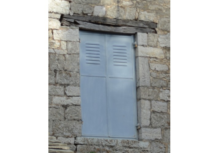Ξύλινο πρέκι παραθύρου σε κάμψη