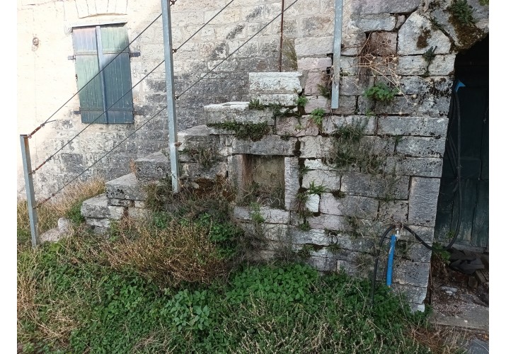 Εσοχή σε λίθινη σκάλα