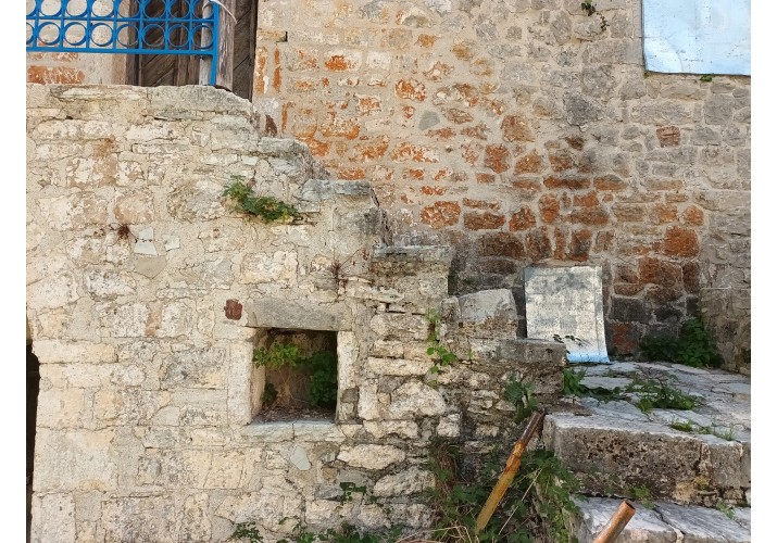 Εσοχή σε λίθινη σκάλα