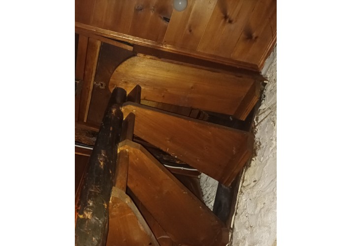 Εσωτερική ξύλινη σκάλα κατοικίας Ναπολέοντα