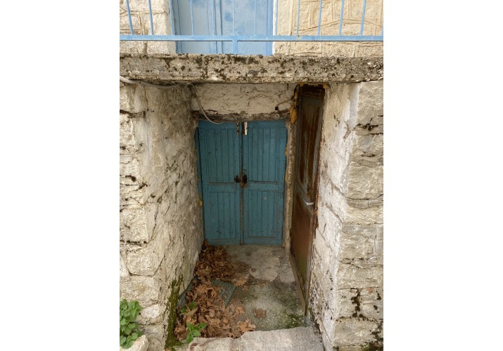 Εξωτερική ξύλινη πόρτα
