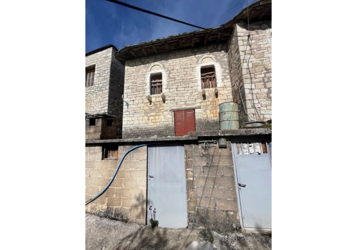 Άποψη κτιρίου από την αυλή