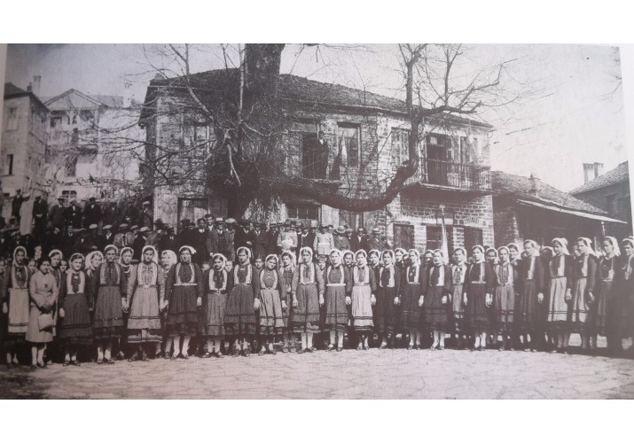 Διαδικτυακή φωτογραφία των γυναικών του Πεντάλοφου 