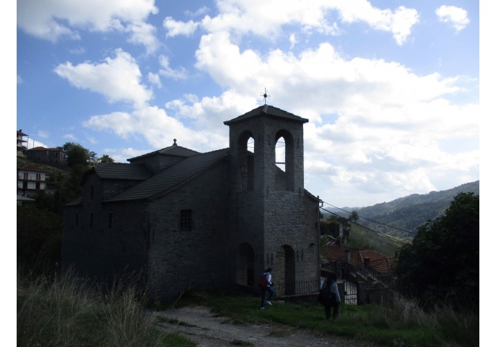 Πλάτωμα στην περιοχή της εκκλησίας του Αγίου Γεωργίου.