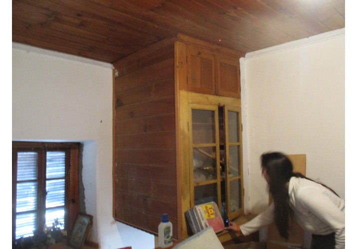 3. Ντουλάπι εντοιχισμένο πάνω από την σκάλα, κτίριο 14.