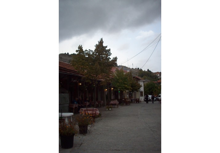 πλάτωμα προς τη πλατεία