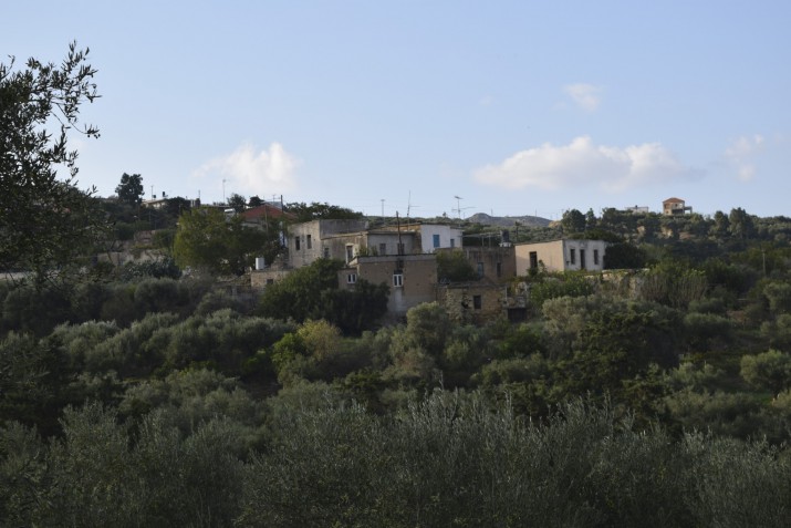 Θέα του οικισμού από την πλαγιά νοτιοανατολικά