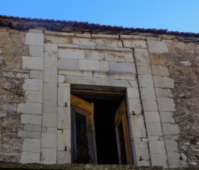 θύρα σχολαρχείου