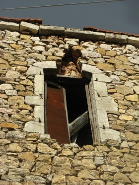 κατάρρευση στο υπέρθυρο