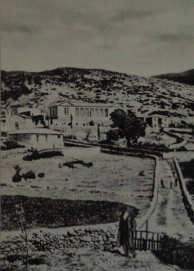 Είσοδος στο χωριό. Αποψη της εκκλησίας.1907