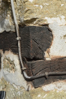 Φωτογραφία λεπτομέρειας γωνιακής ξυλοδεσιάς στο Αρχοντικό Καραγιαννόπουλου