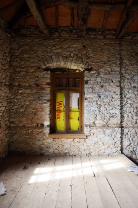 Φωτογραφία κουφώματος και αψίδας ανοίγματος Νεοκλασικού Σγαρδωνέικου