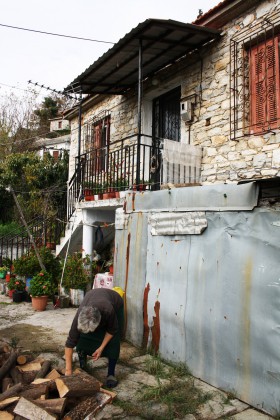 Προσθήκη εξώστη και κλίμακας απί μπετόν