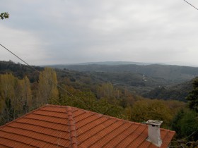 Κεραμίδι τελείως ξένο προς το παραδοσιακό
