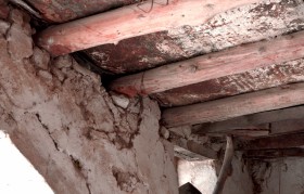 Λεπτομέρεια στήριξης μεσοδοκίου στην τοιχοποιία