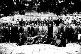 Εορτασμός της γιορτής της Θεοτόκου (15 Αυγούστου) στην Βίτσα, Δεκαετία 1930 / 
Πηγή: Ταλιάνης Δημήτρης, "Βίτσα/Ζαγόρι", Εκδόσεις Τοπίο, 2004, σελ. 27