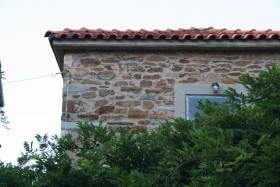 "Δέσιμο" από οπλ. σκυρόδεμα στην στέψη του κτιρίου