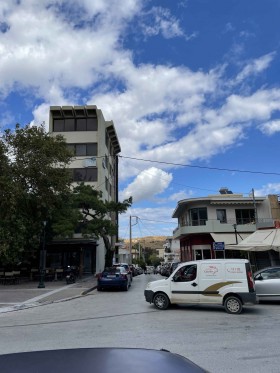 Νέο πολυόροφο κτίριο 