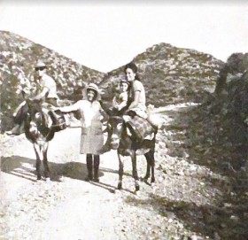 ΧΩΜΑΤΟΔΡΟΜΟΣ ΚΑΤΑ ΤΟ ΠΑΡΕΛΘΟΝ.(ΚΑΤΑΣΤΑΣΗ ΟΔΙΚΟΥ ΔΙΚΤΥΟΥ ΣΤΟ ΧΩΡΙΟ).ΠΗΓΗ: ΠΡΟΣΩΠΙΚΗ ΣΥΛΛΟΓΗ ΚΑΤΟΙΚΩΝ.