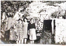 ΠΗΓΗ : ΠΡΟΣΩΠΙΚΗ ΣΥΛΛΟΓΗ ΚΑΤΟΙΚΩΝ 