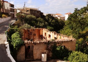 Το παλιό ελαιοτριβείο στην είσοδο του χωριού