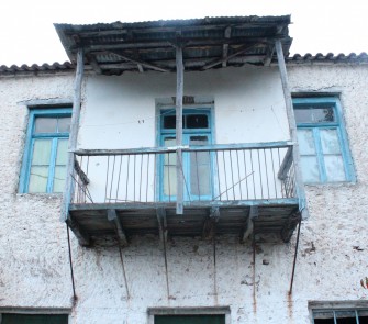 Εξώστης με μεταλλικές αντηρίδες